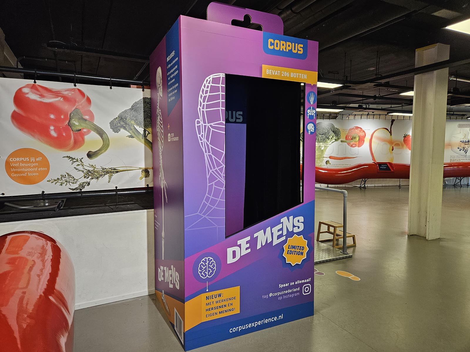 Dankzij een frisse bestickering heeft de booth nu een moderne uitstraling