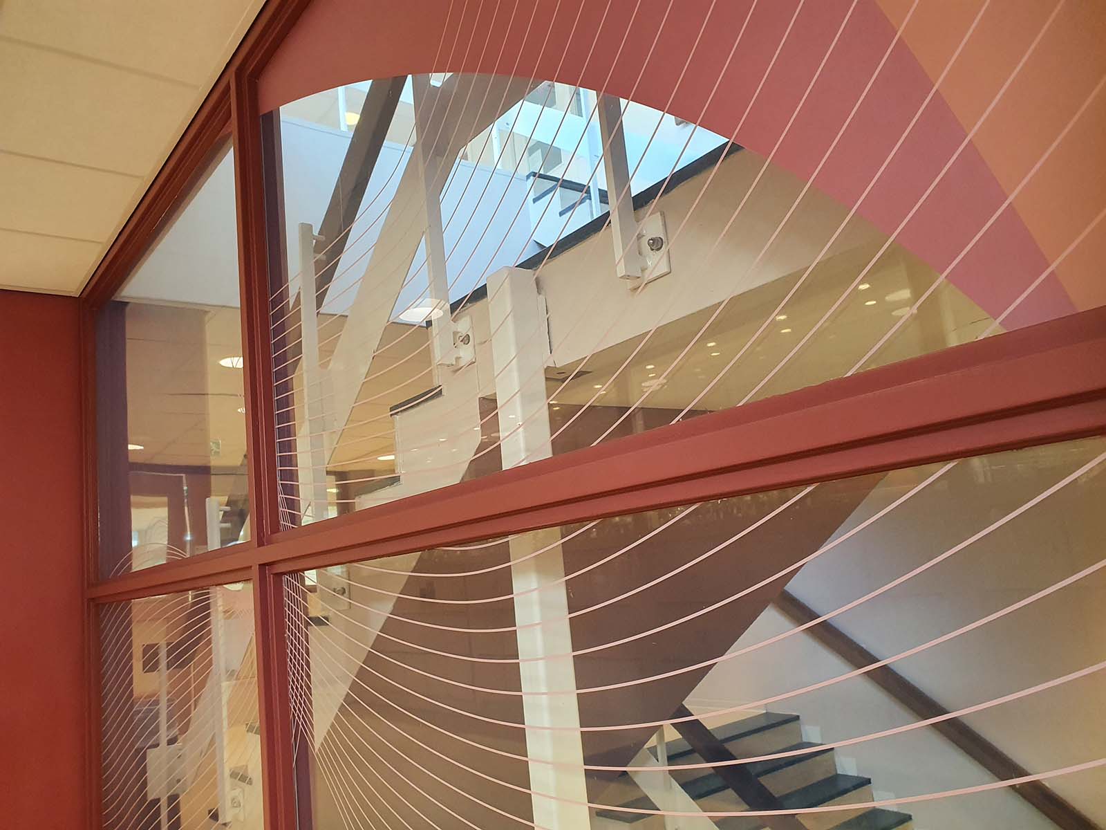 Glasheldere folie met grafisch design als unieke raamfolie decoratie op maat gemaakt