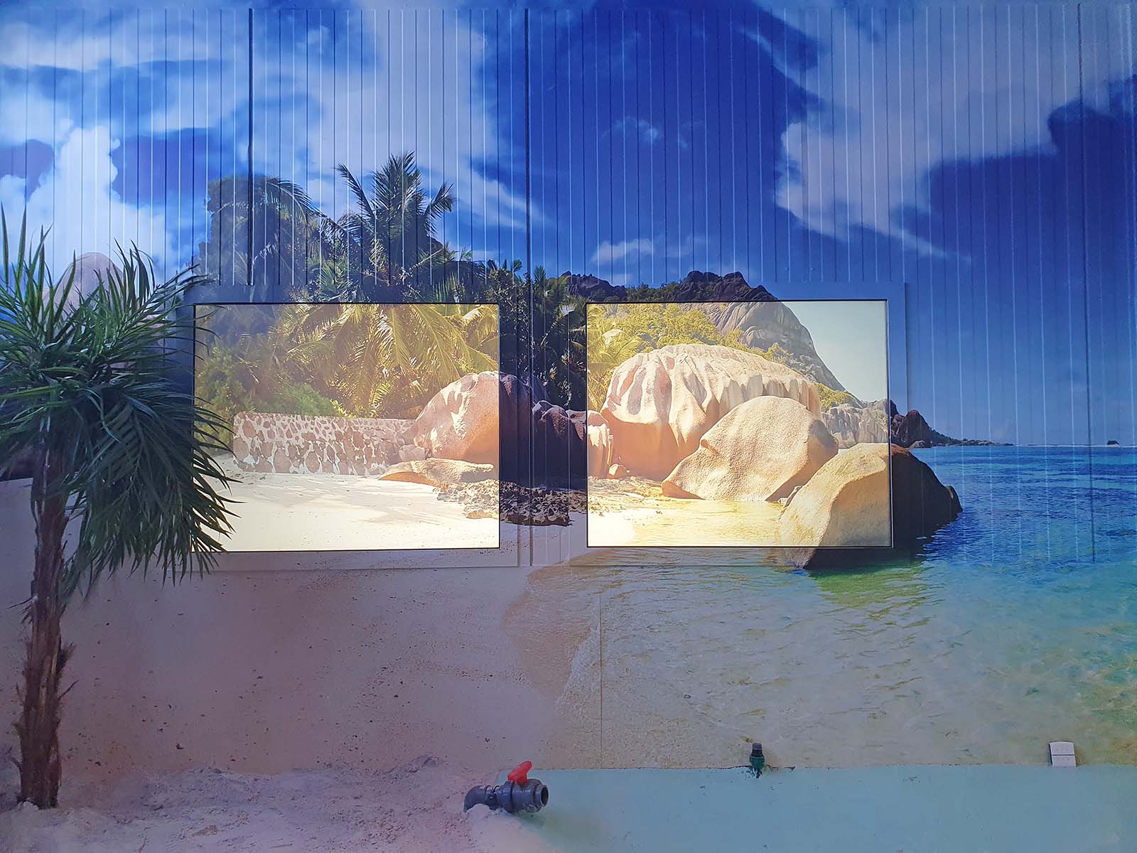 Door de ramen te voorzien van een bedrukte matglasfolie of Oneway-vision folie loopt de afbeelding mooi door over de ramen met behoud van een natuurlijke lichtinval