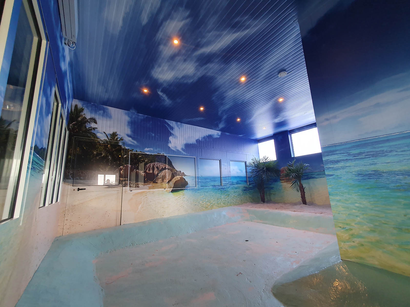 complete restyling van het dierenverblijf interieur met sfeervolle fotowanden en plafond