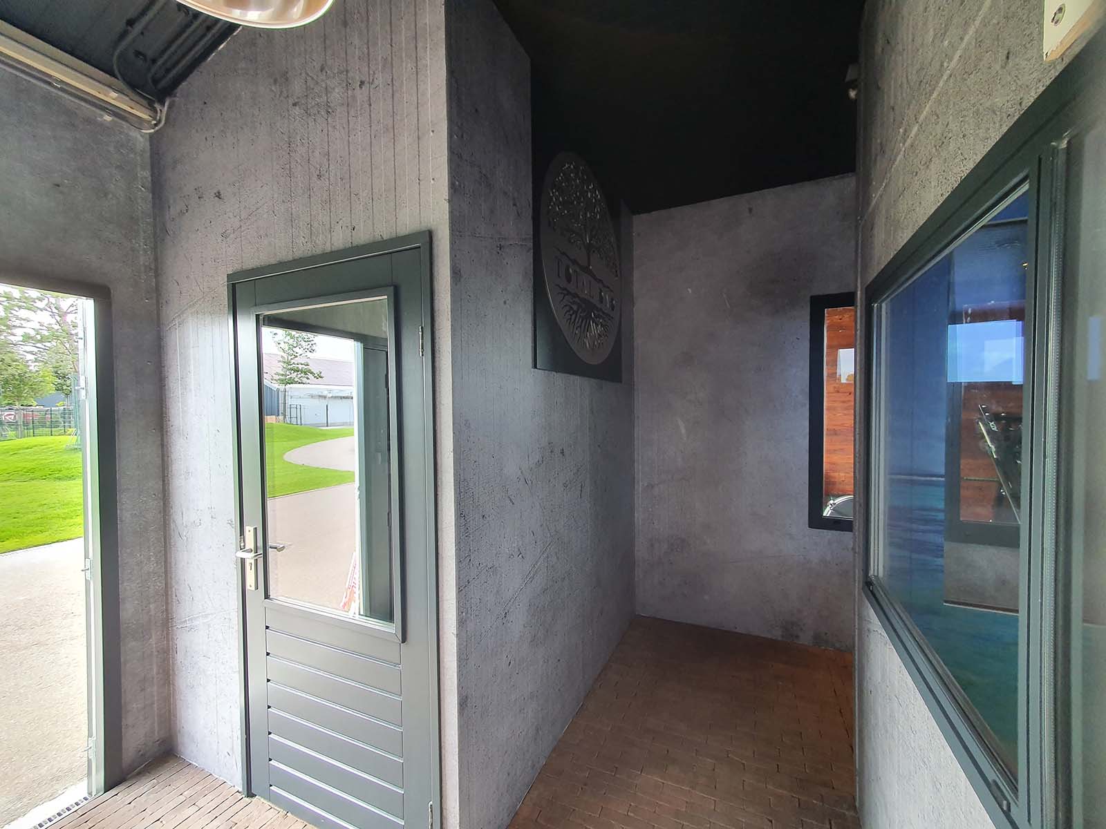moderne uitstraling met  betonprint muurbestickering