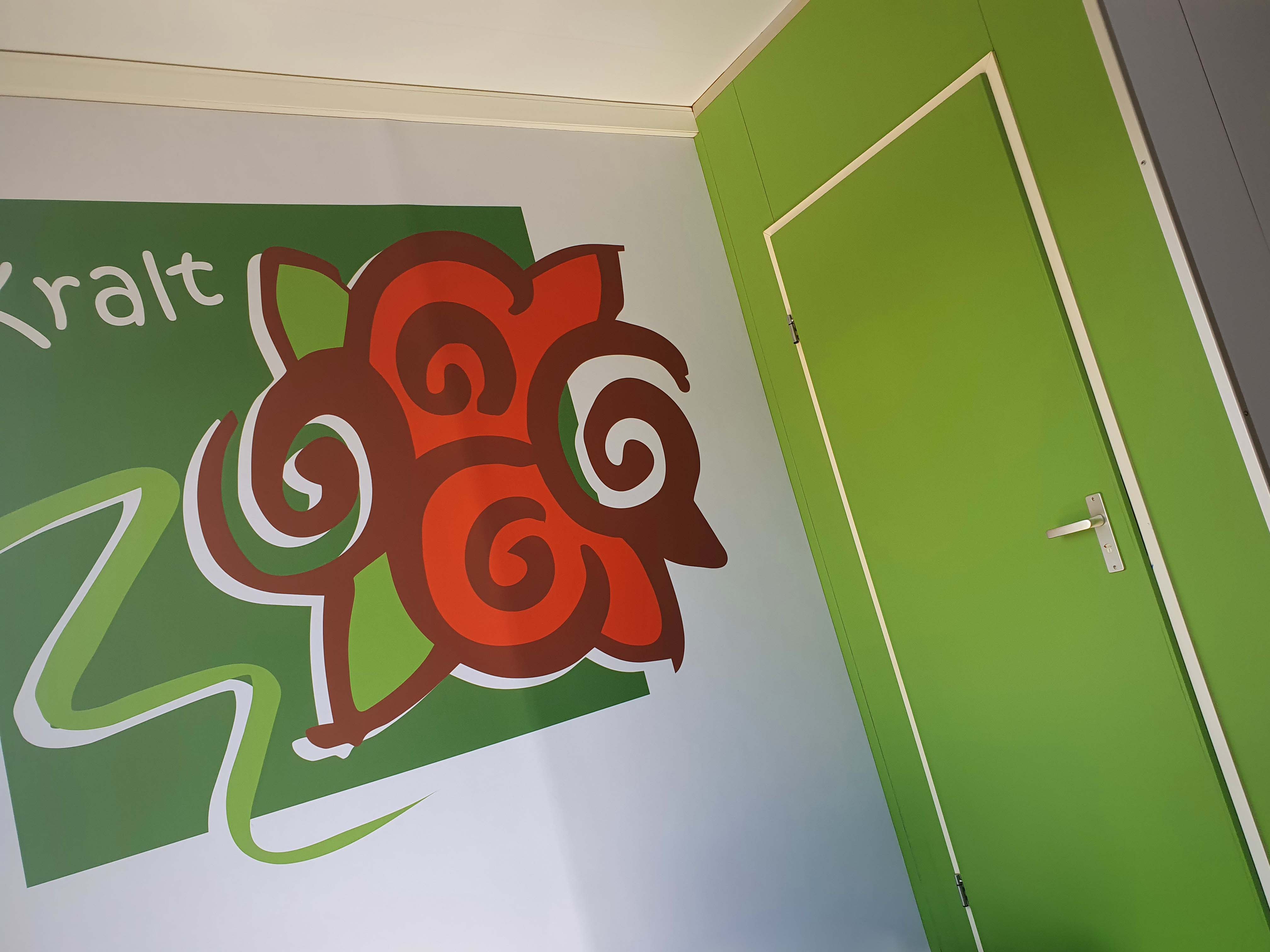 Interieur opknappen met naadloos fotobehang en XL deurstickers
