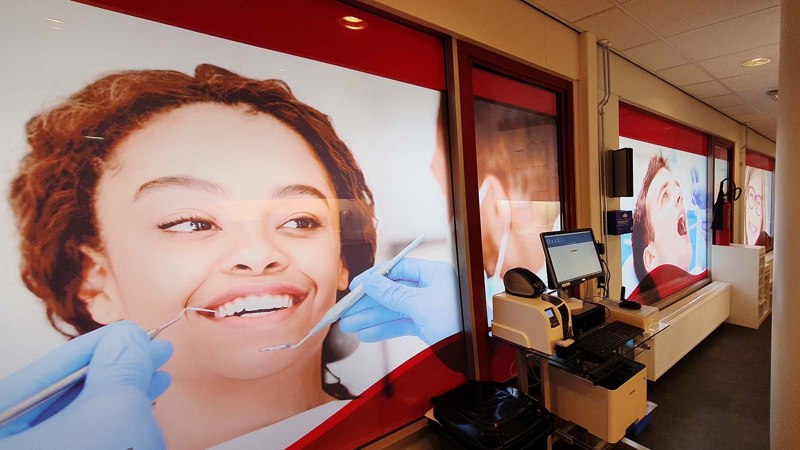 Lichtdoorlatende matglas raamfolie met foto print voor optimale privacy