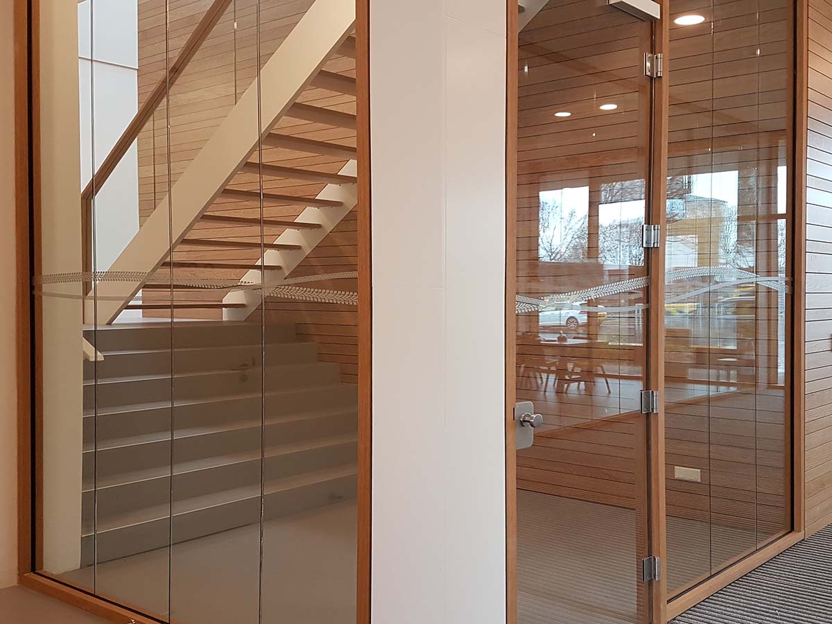 glasbestickering met bandenspoor patroon contour