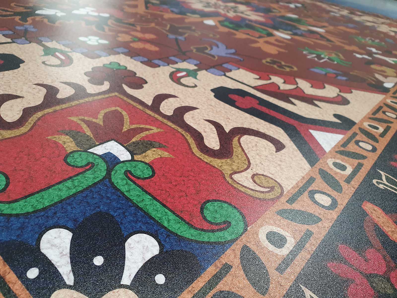 vloerkleedstickers haarscherp gedrukt en voorzien van een duurzaam anti-slip laminaat